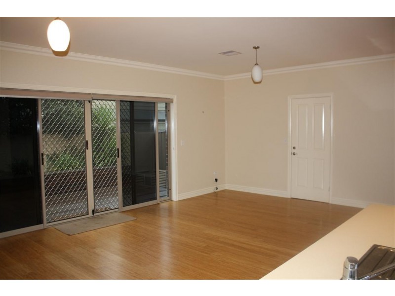 2/7 Rodney Street, Gisborne VIC 3437