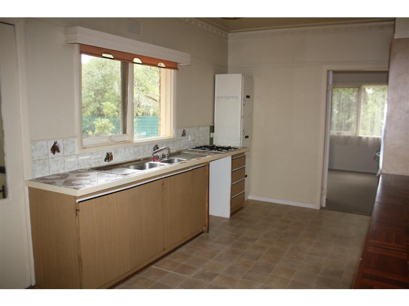 2/23 Savages Lane, Woodend VIC 3442