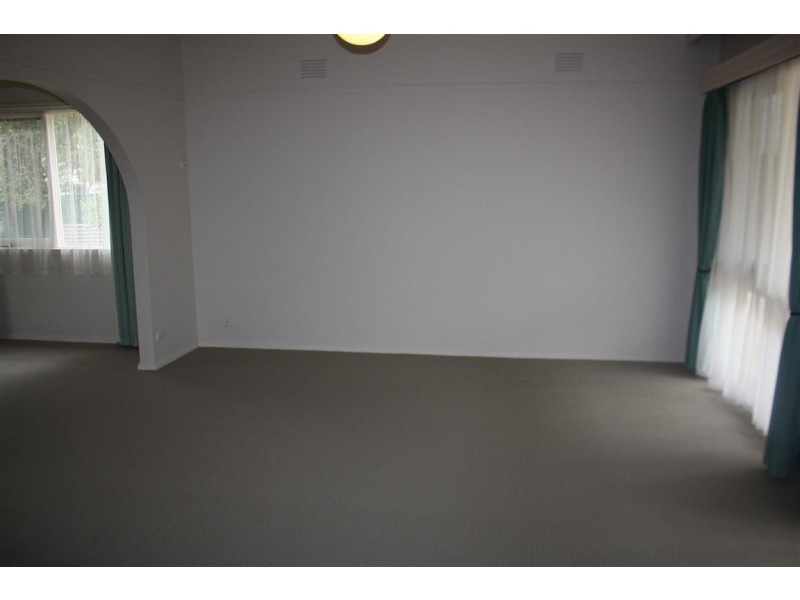 2/23 Savages Lane, Woodend VIC 3442