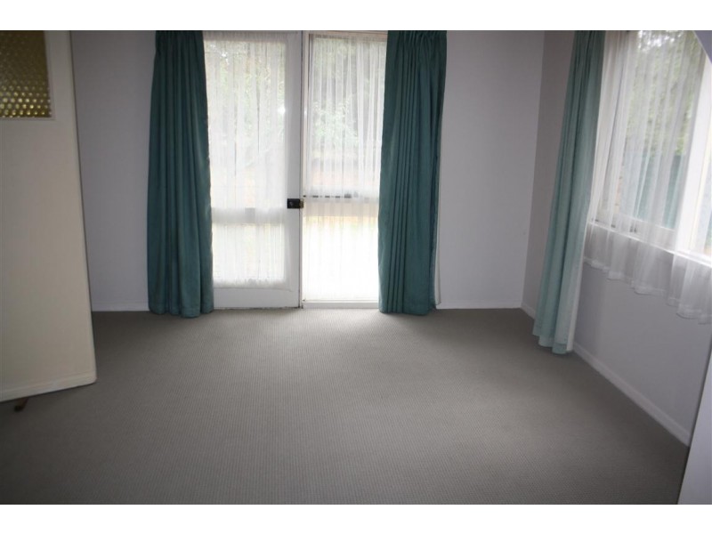 2/23 Savages Lane, Woodend VIC 3442