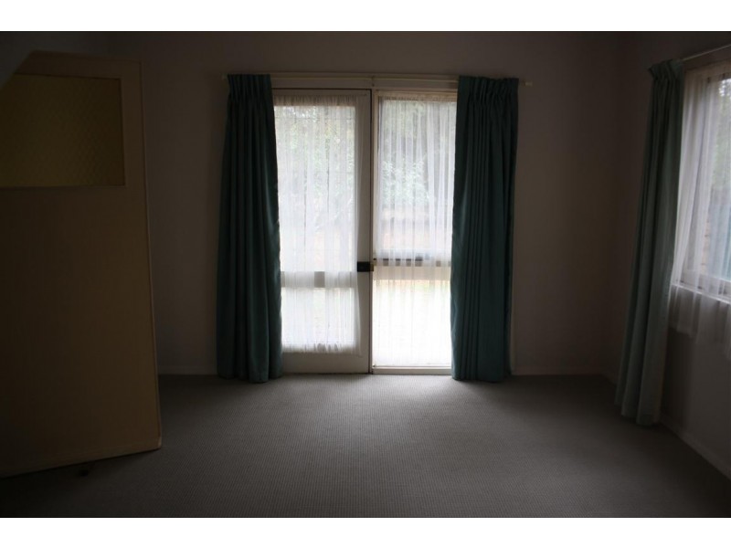 2/23 Savages Lane, Woodend VIC 3442