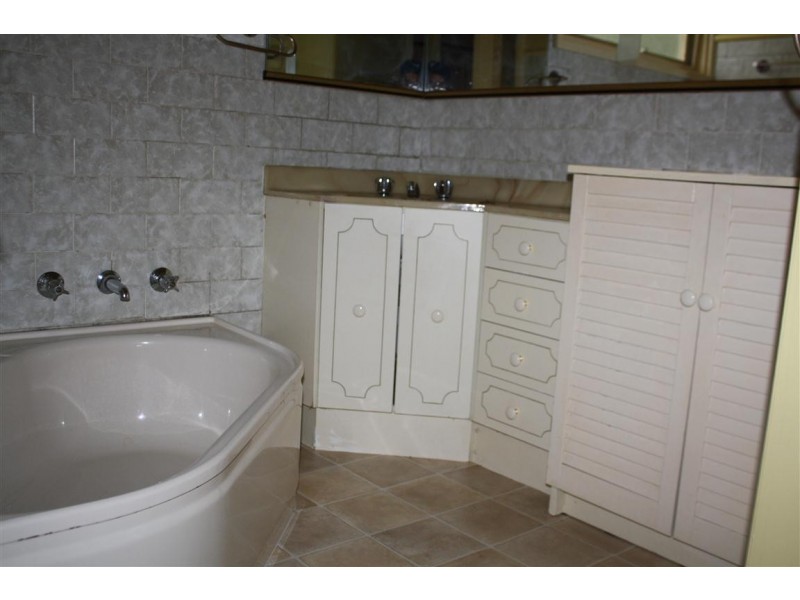 2/23 Savages Lane, Woodend VIC 3442