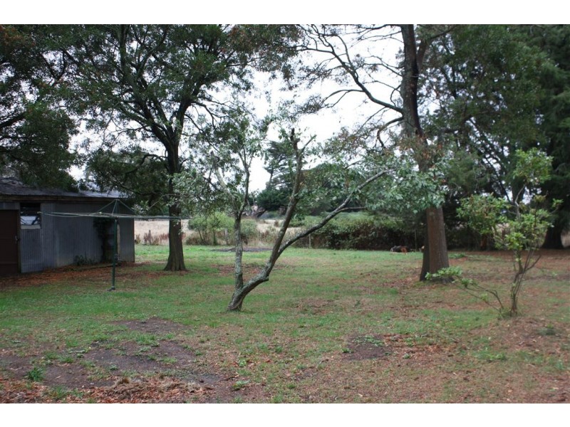 2/23 Savages Lane, Woodend VIC 3442