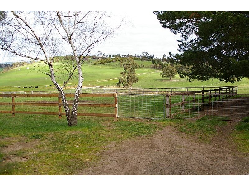 10 Kirribilli Road, New Gisborne VIC 3438