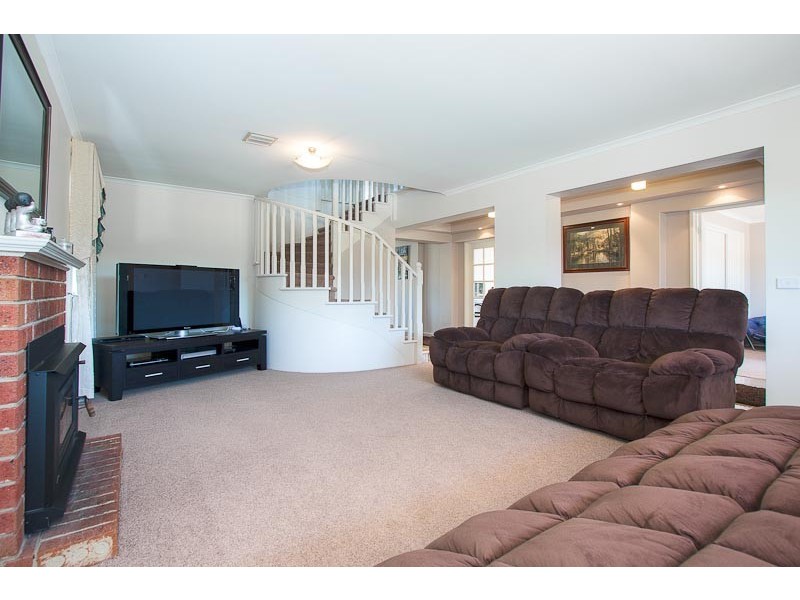 12 Monaghan Rd, Gisborne VIC 3437