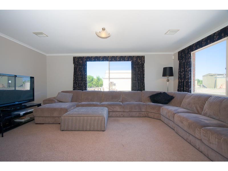 12 Monaghan Rd, Gisborne VIC 3437