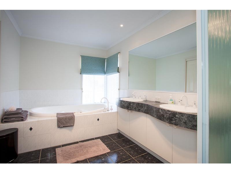 12 Monaghan Rd, Gisborne VIC 3437