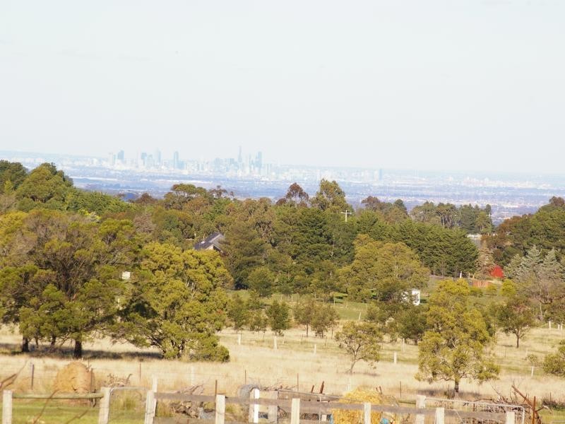 21 LOCK ROAD, Gisborne South VIC 3437