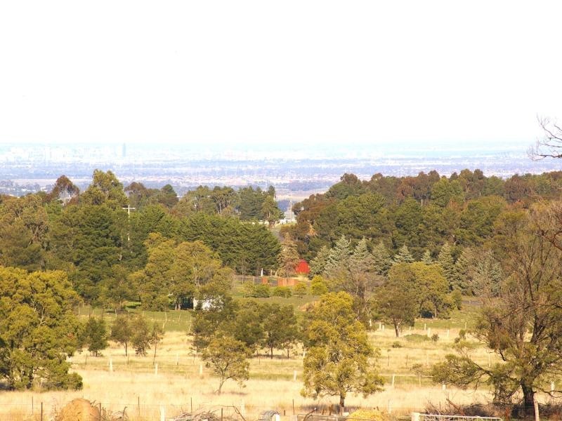 21 LOCK ROAD, Gisborne South VIC 3437
