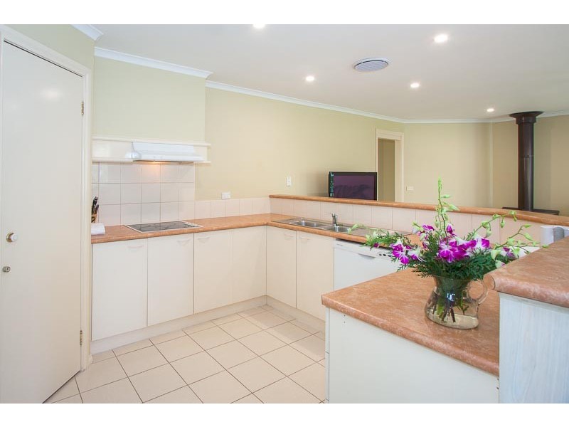 8 Carbine Crt, Gisborne VIC 3437