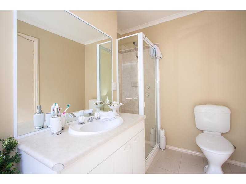 8 Carbine Crt, Gisborne VIC 3437