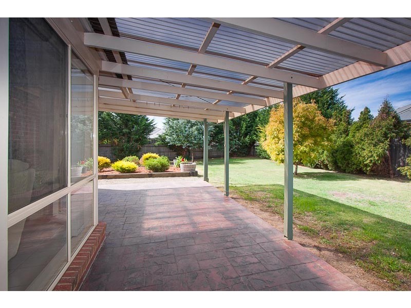8 Carbine Crt, Gisborne VIC 3437