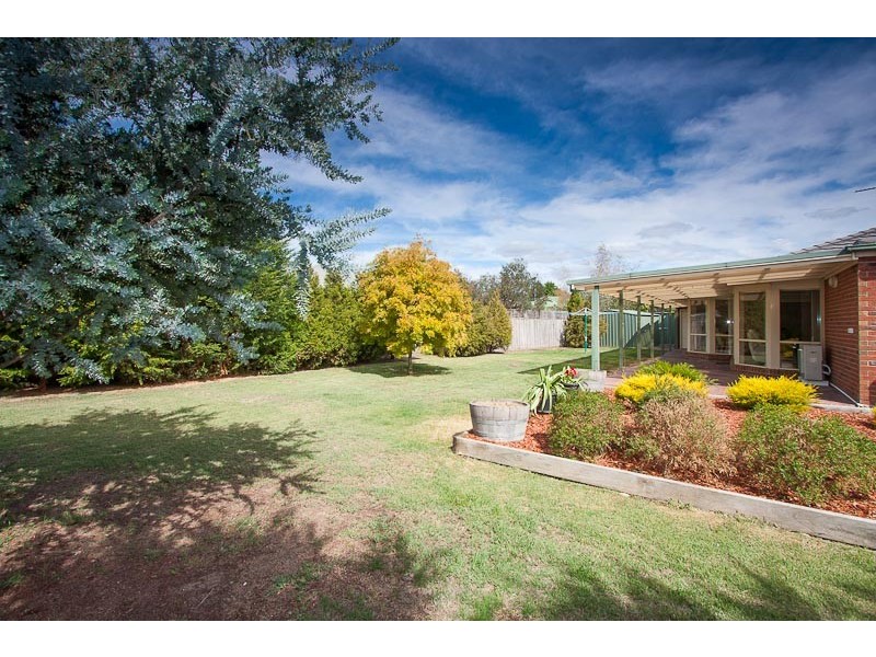 8 Carbine Crt, Gisborne VIC 3437