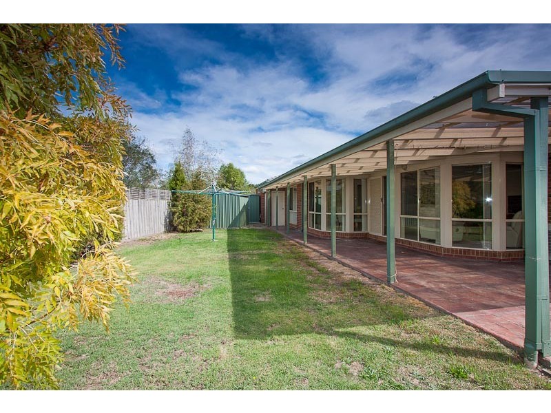 8 Carbine Crt, Gisborne VIC 3437