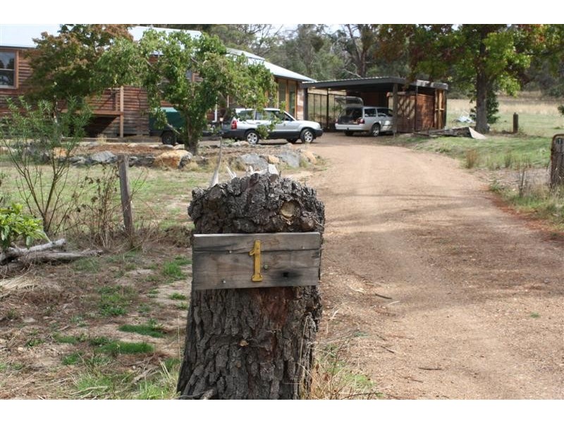 1 Simms Crt, Riddells Creek VIC 3431