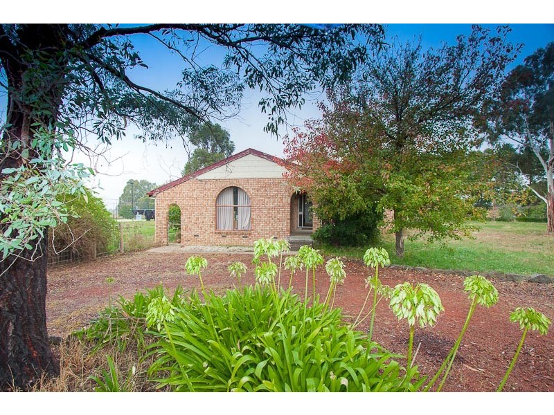 30 PIERCE RD, New Gisborne VIC 3438