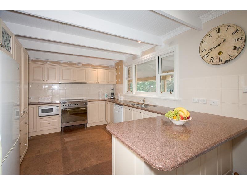 30 PIERCE RD, New Gisborne VIC 3438