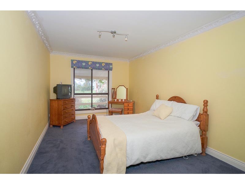 30 PIERCE RD, New Gisborne VIC 3438