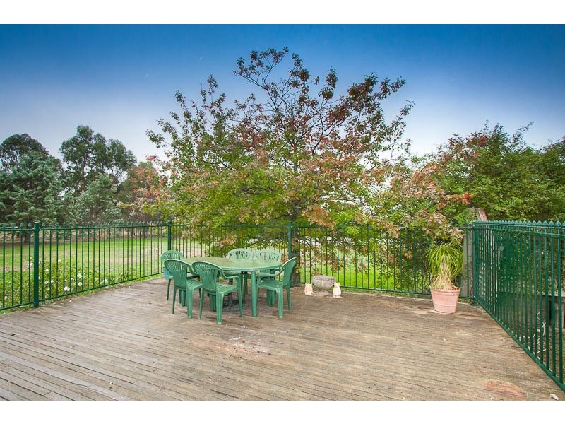 30 PIERCE RD, New Gisborne VIC 3438