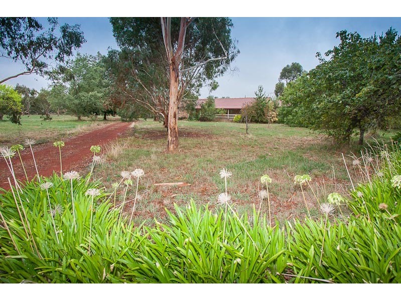 30 PIERCE RD, New Gisborne VIC 3438