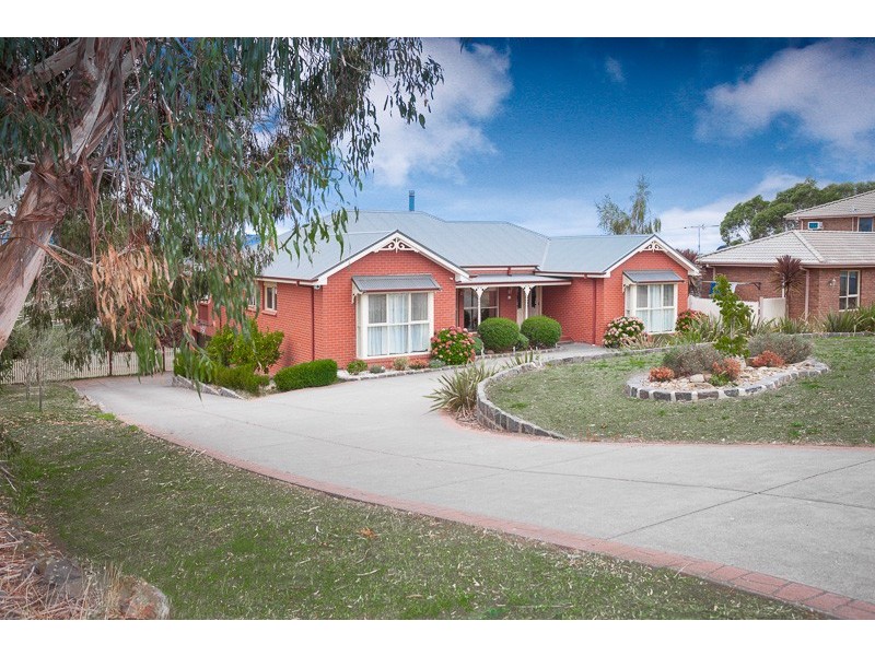 18 Wyralla Crescent, Gisborne VIC 3437