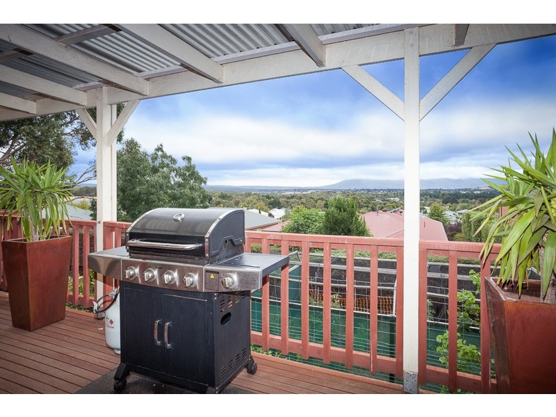 18 Wyralla Crescent, Gisborne VIC 3437