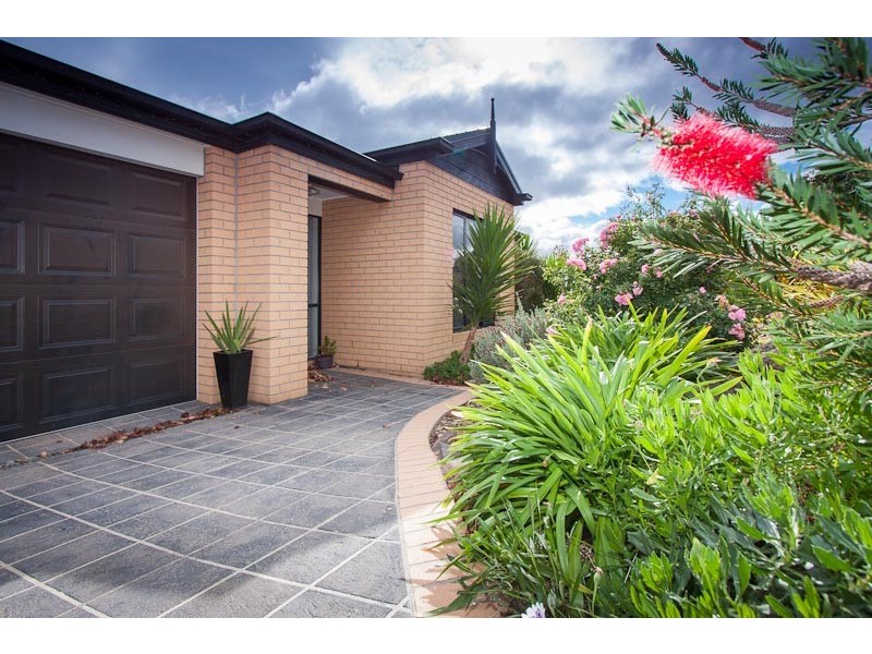 8 Coleman Court, New Gisborne VIC 3438