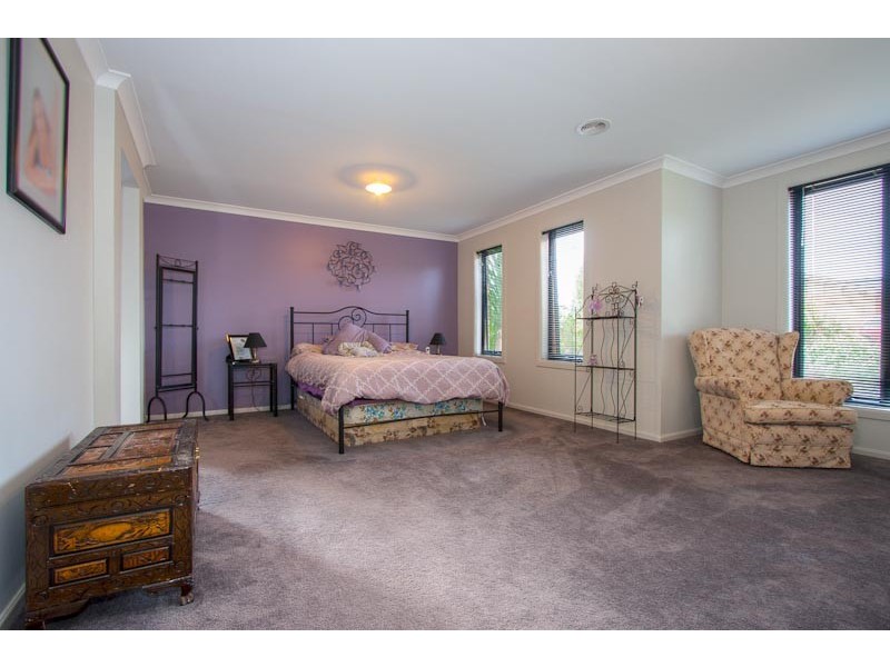 8 Coleman Court, New Gisborne VIC 3438