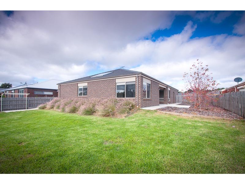 12 Mt. Vista Close, New Gisborne VIC 3438