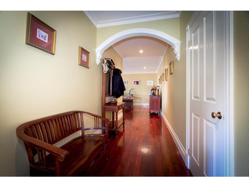 6 Kurung Court East, Gisborne VIC 3437