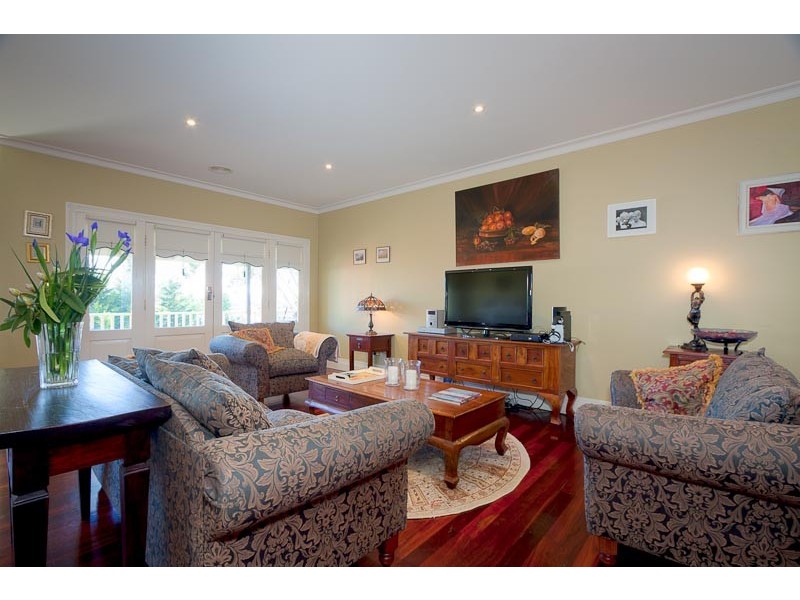 6 Kurung Court East, Gisborne VIC 3437