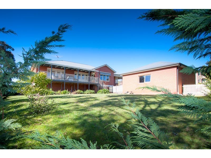 6 Kurung Court East, Gisborne VIC 3437