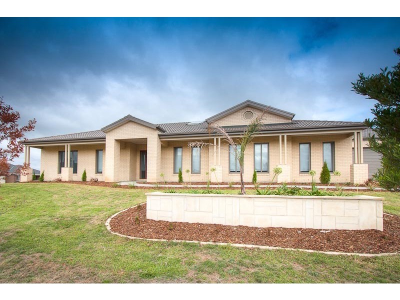 1 Bluegum Circuit, Riddells Creek VIC 3431