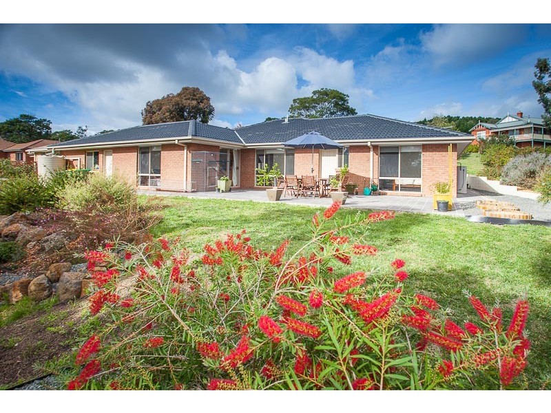 6 Wyralla Crescent, Gisborne VIC 3437