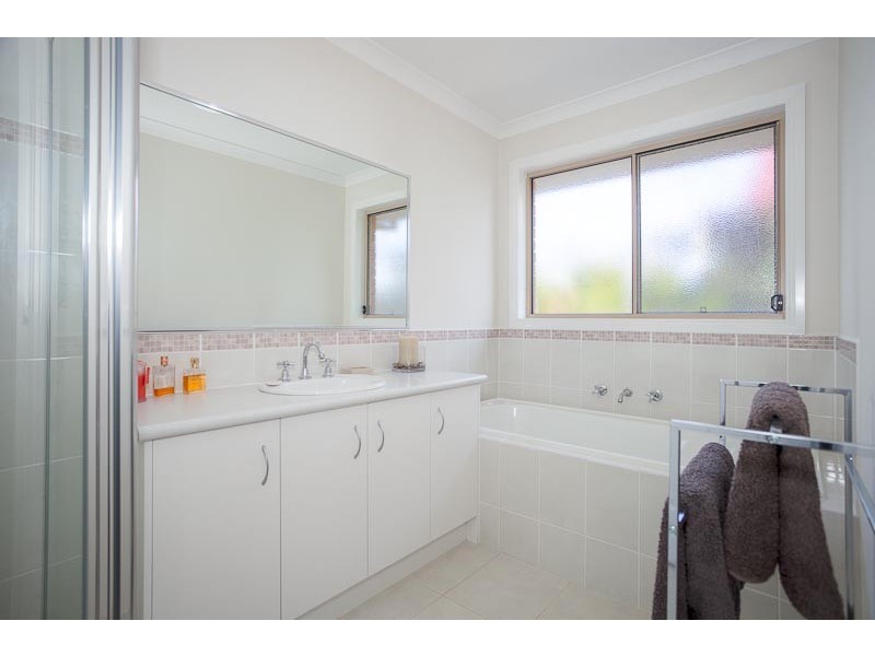 6 Wyralla Crescent, Gisborne VIC 3437