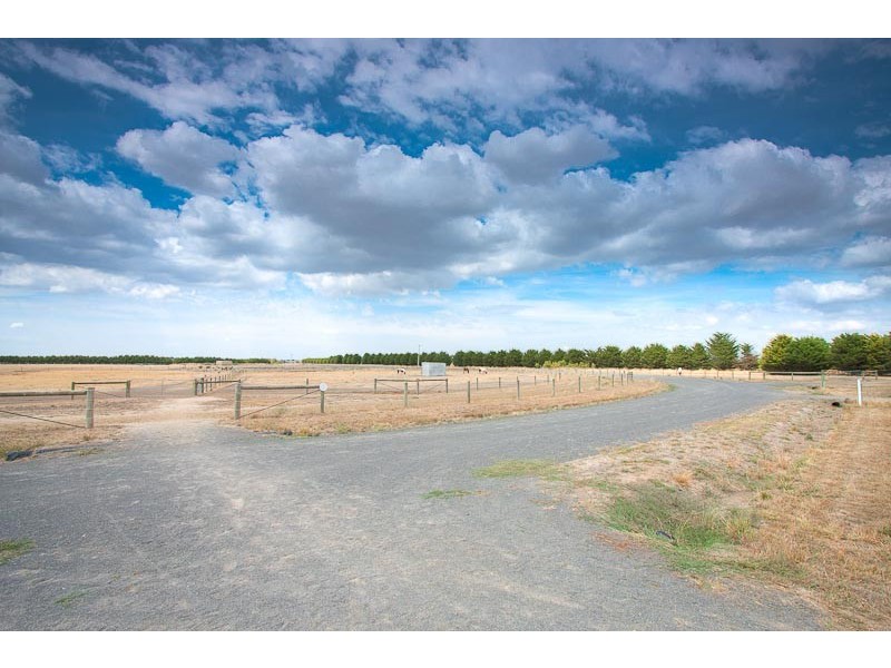 41 Stokes Lane West, Riddells Creek VIC 3431