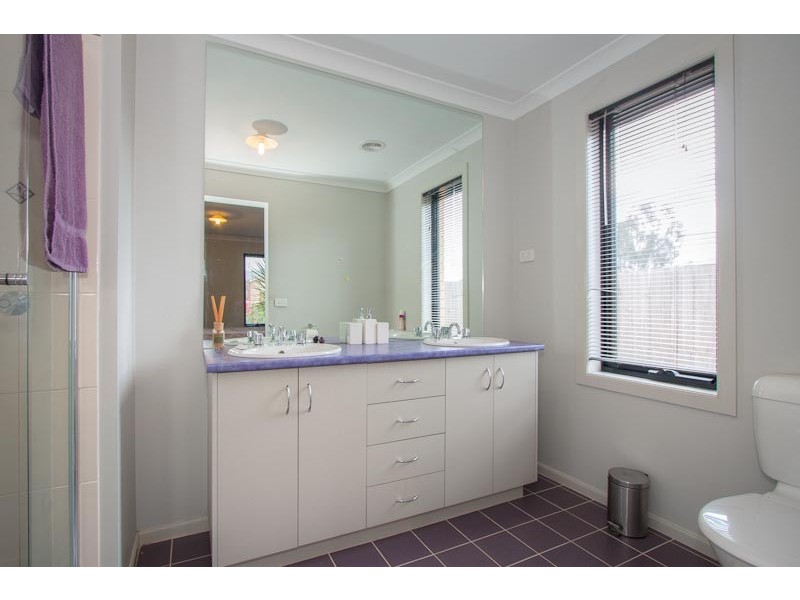 8 Coleman Crt, Gisborne VIC 3437