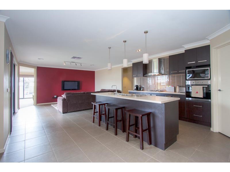 12 Francis Crescent, Gisborne VIC 3437