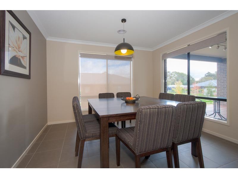 12 Francis Crescent, Gisborne VIC 3437