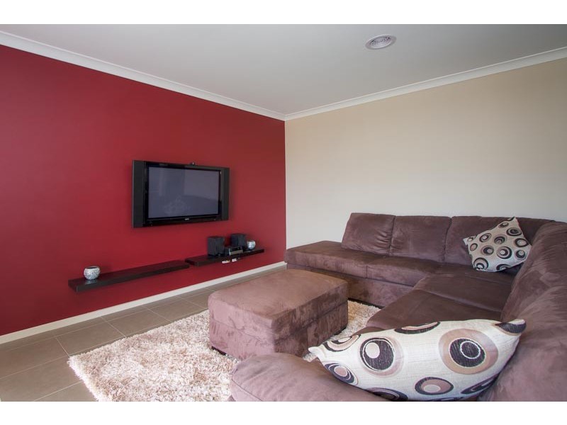 12 Francis Crescent, Gisborne VIC 3437