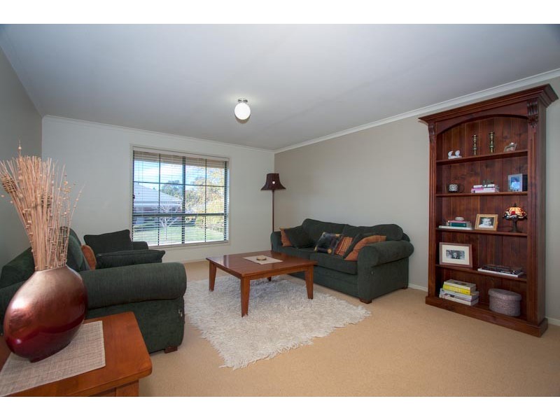 10 Pinelea Grove, Gisborne VIC 3437