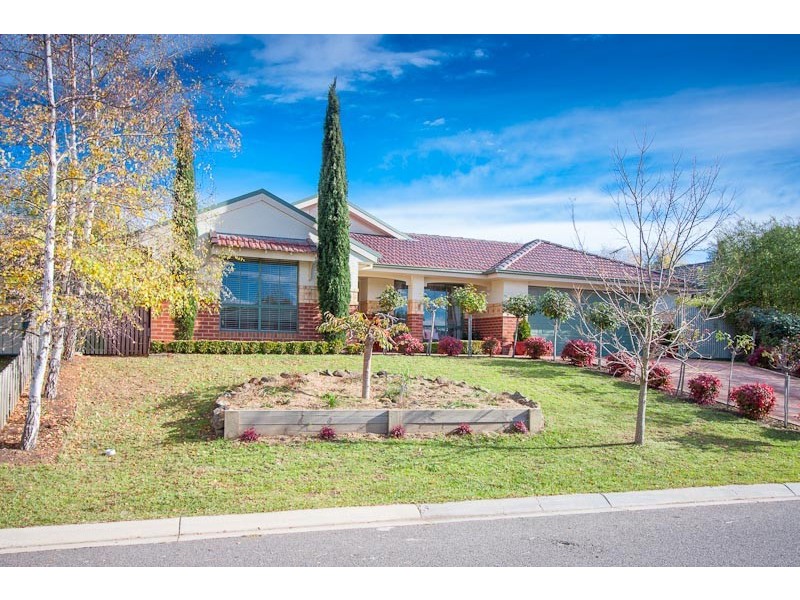 10 Pinelea Grove, Gisborne VIC 3437