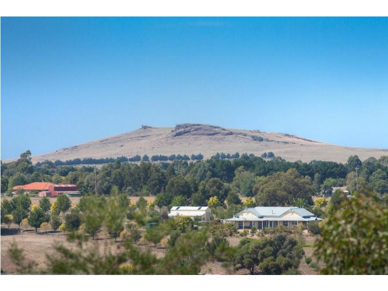 9 Cassandra close, Gisborne VIC 3437