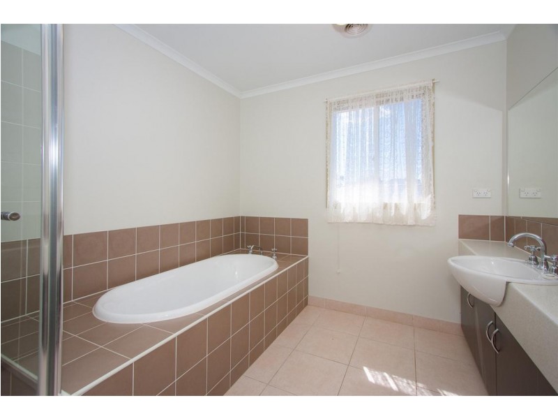 9 Cassandra close, Gisborne VIC 3437