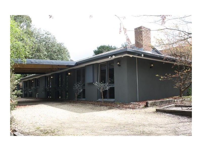 10 Hotham Avenue, Mount Macedon VIC 3441