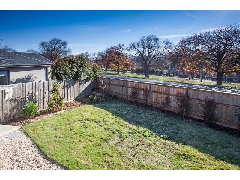 Unit 1/ 9 Rodney Street, Gisborne VIC 3437