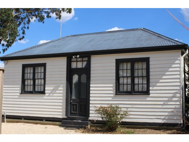 9B Howey Street, Gisborne VIC 3437