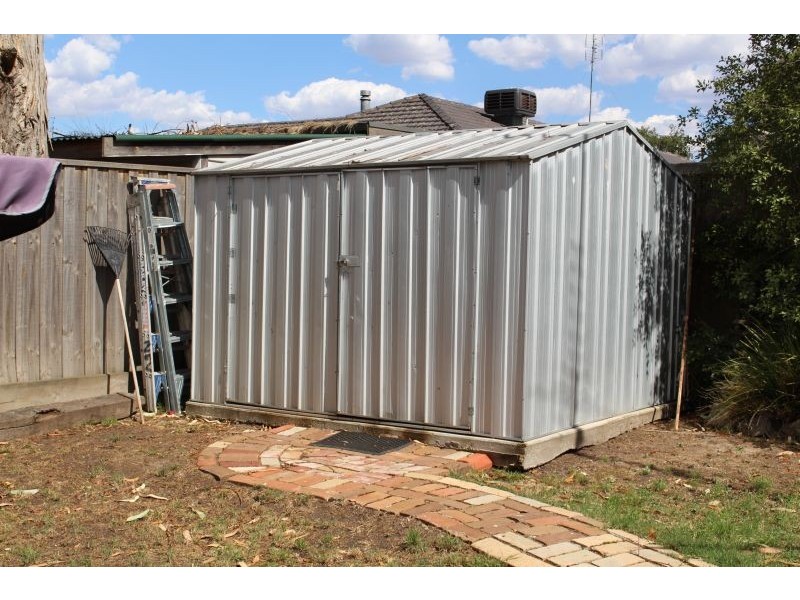 9B Howey Street, Gisborne VIC 3437