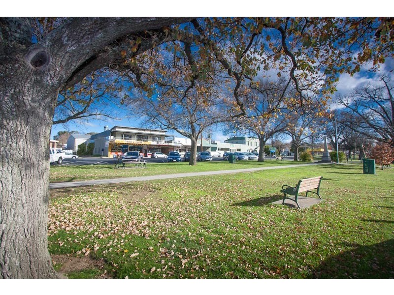11 Hamilton Street, Gisborne VIC 3437