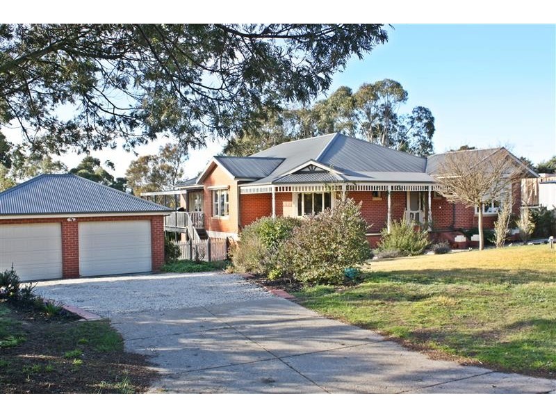 6 Kurung Court East, Gisborne VIC 3437
